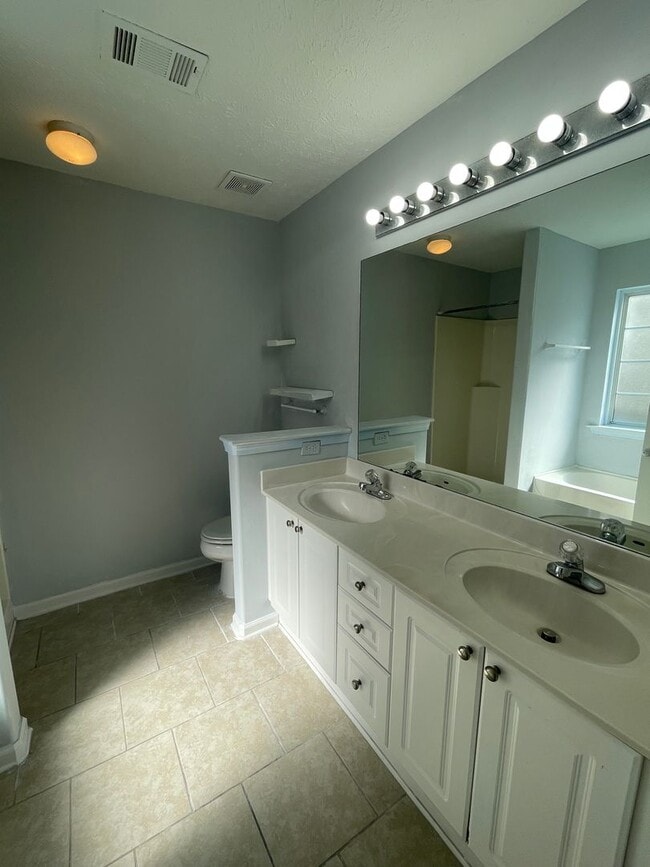 Building Photo - 4233 Sandstone Dr