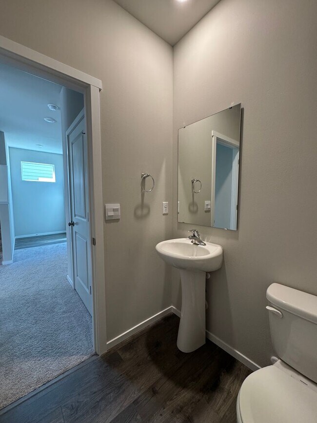 Building Photo - HUGE NEW PET FRIENDLY
