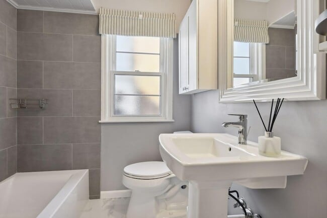 Building Photo - 5620 Humboldt Ave S