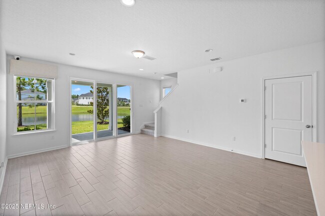 Building Photo - 180 Brandon Lks Dr