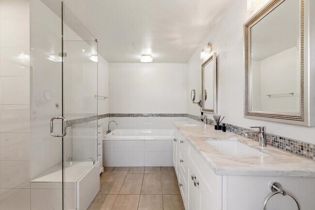 Building Photo - 8372 E San Salvador Dr