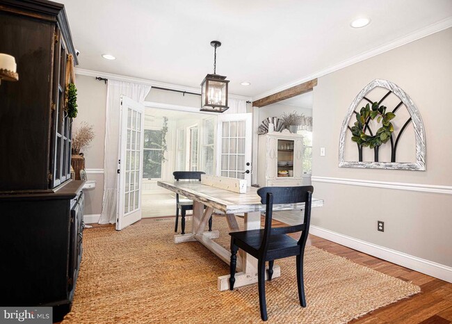 Building Photo - 1355 Sweetbriar Ln