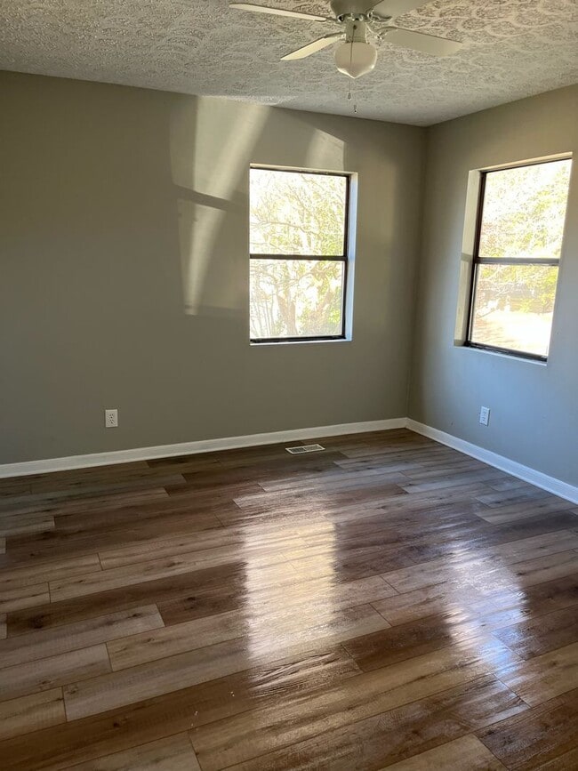 Building Photo - 100 S Main Ave