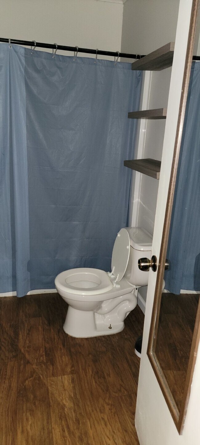 Building Photo - 2 Bed/1Bath apartment, perfect for militar...