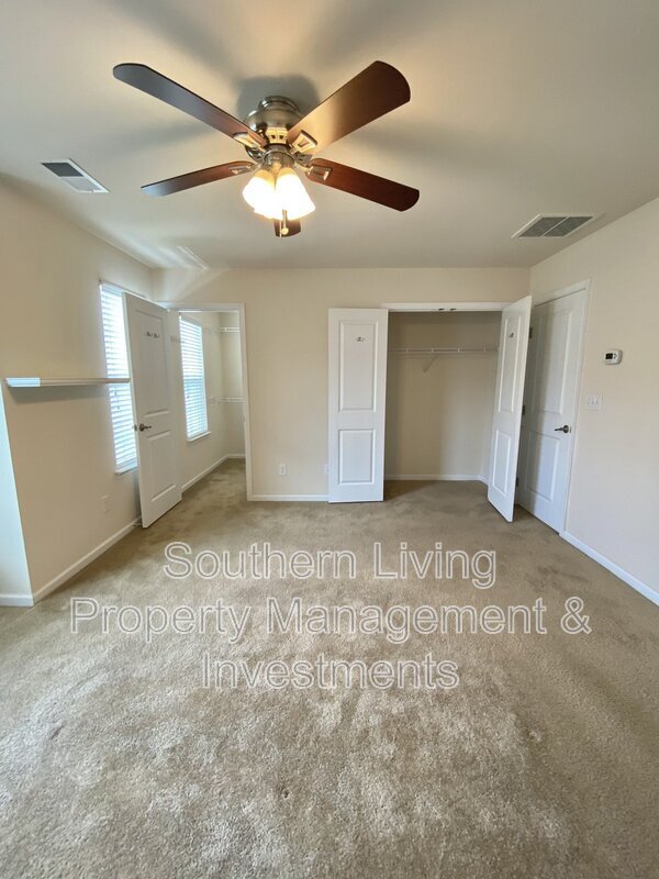 Building Photo - 2601 Silverthorn Dr