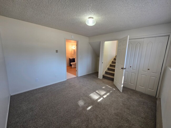 Building Photo - 10005