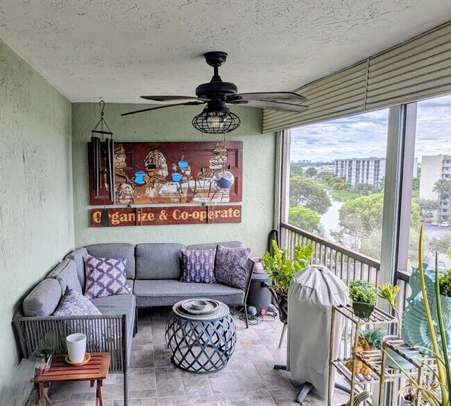 Building Photo - 2238 N Cypress Bend Dr