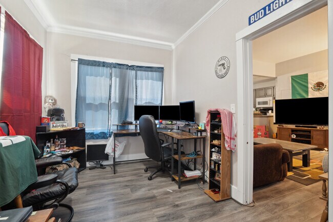 Building Photo - Unit 2