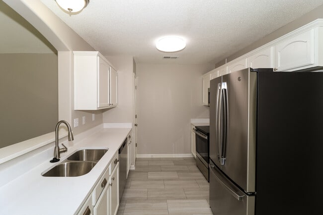 Building Photo - 1413 Marhill Cove