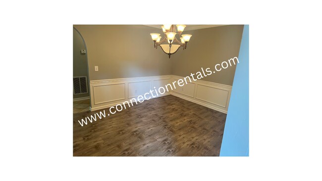 Building Photo - 3 bed 2.5 bath Townhome