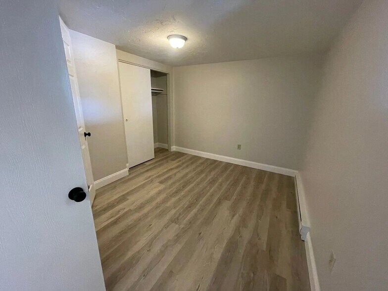 Building Photo - 185 N Main St