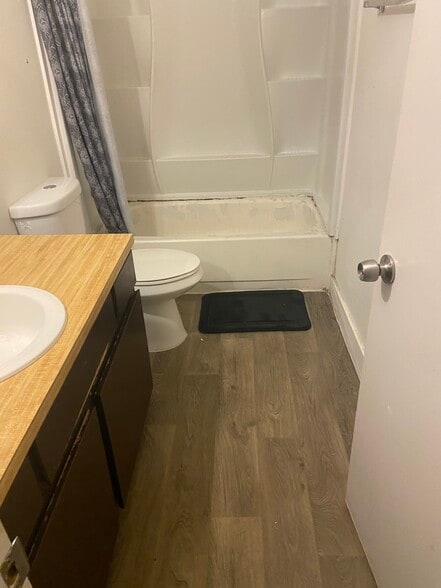 Building Photo - 266 E Center St