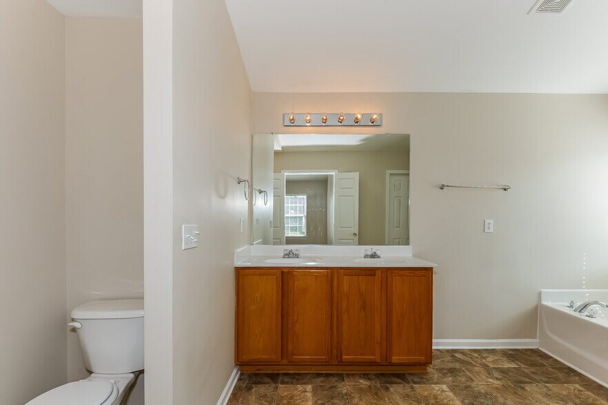 Building Photo - 4914 Lifeline Ln