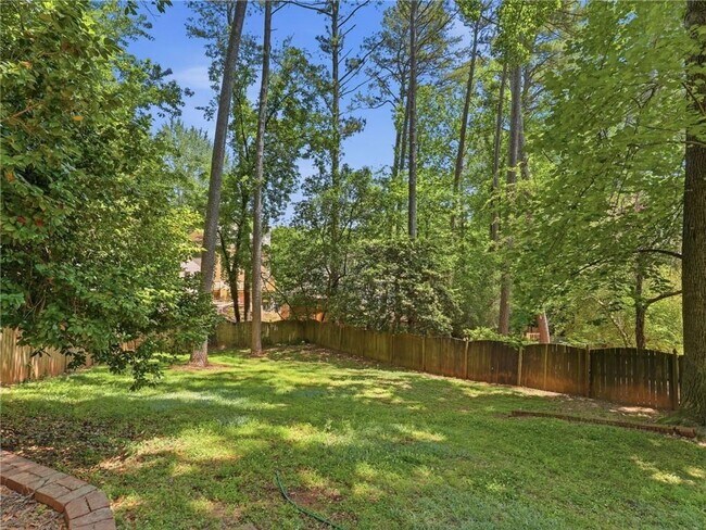 Building Photo - 1111 N Valley Dr