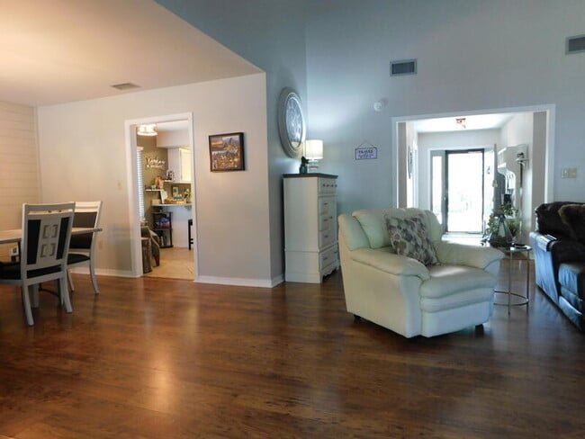 Building Photo - 939 Ridgewood Way