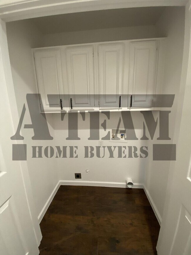 Building Photo - 4 Bedroom 2 Bathroom home for rent!