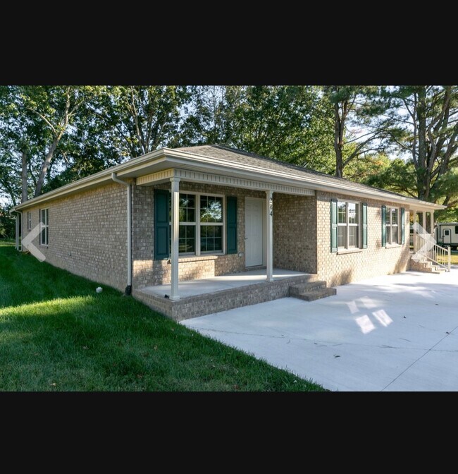 Building Photo - 272 Hunt St