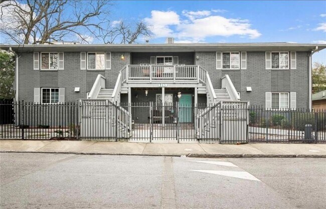 Building Photo - 210 Sampson St NE