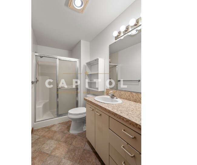 Building Photo - 1402 5th Ave SW