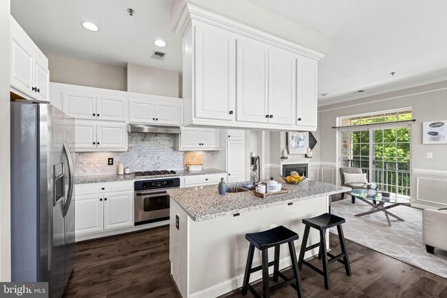Building Photo - 810 Belmont Bay Dr