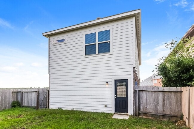 Building Photo - 339 Sea Breeze Dr