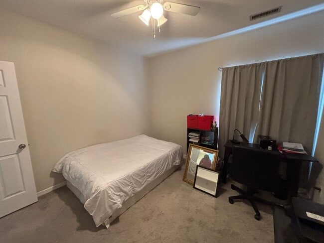 Building Photo - 2 Bed 2 Bath Townhouse