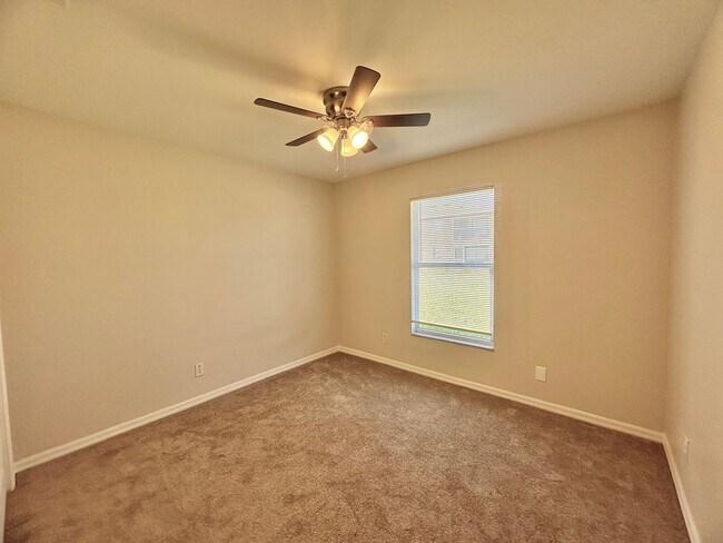 Building Photo - Spacious 3 Bed Duplex With Garage in SW Cape Coral