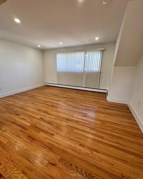 Building Photo - 145 Maple Ave