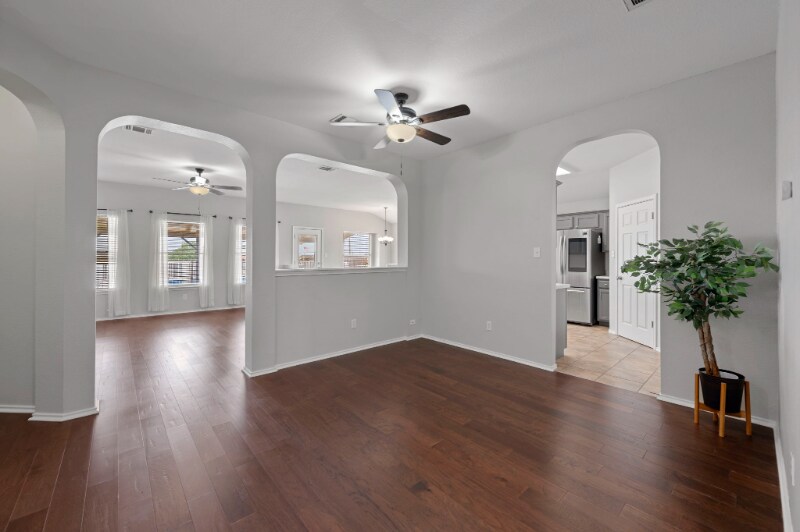 Building Photo - 1500 Lochaline Loop