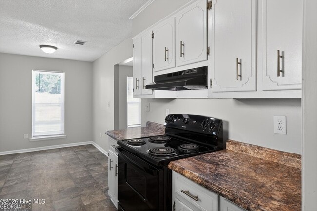 Building Photo - 3016 Mistletoe Ave