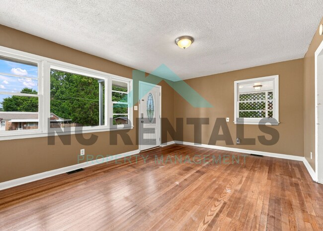 Building Photo - 1800 Woodmere Dr