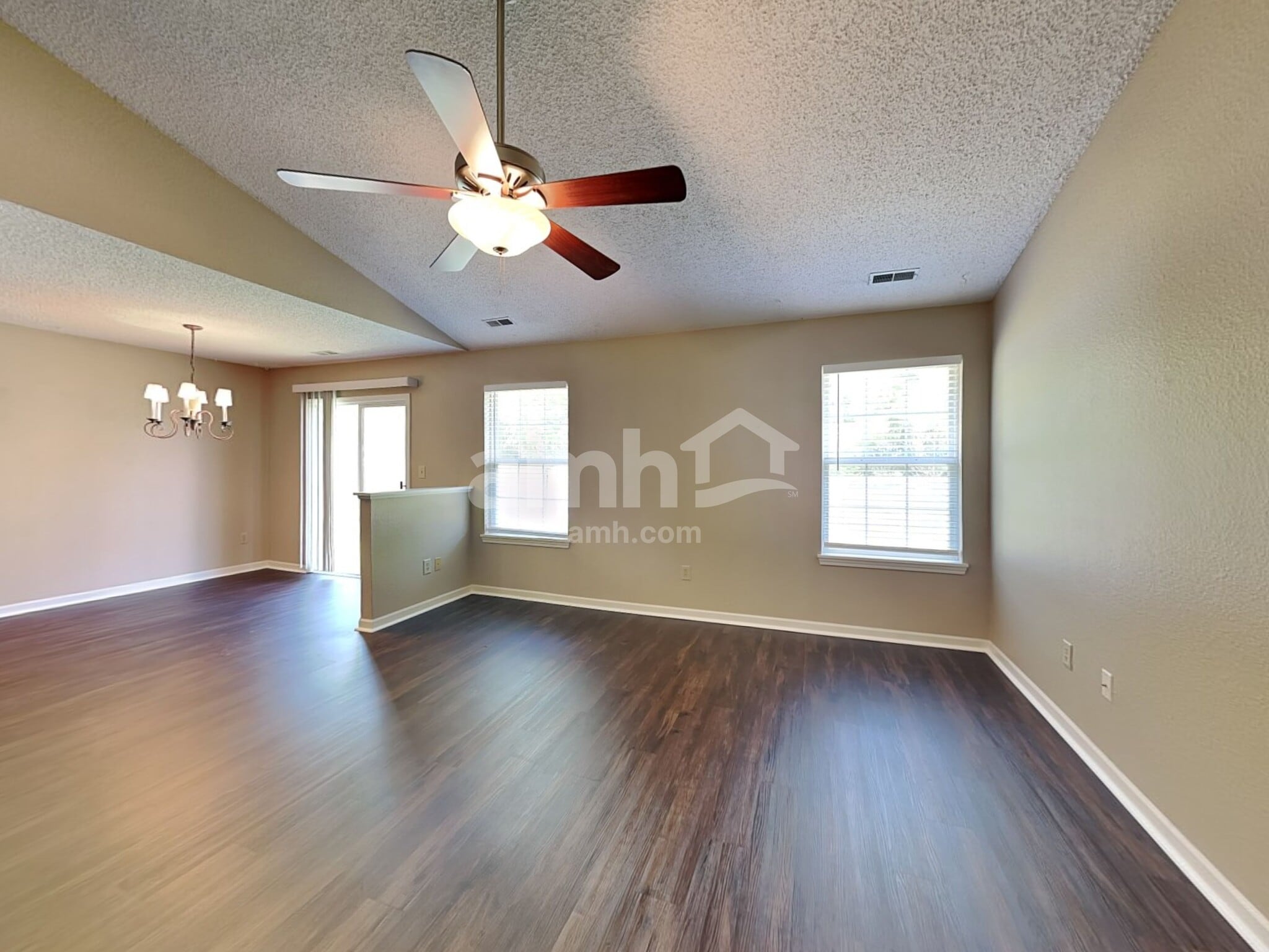 Building Photo - 412 E Pine Ridge Dr