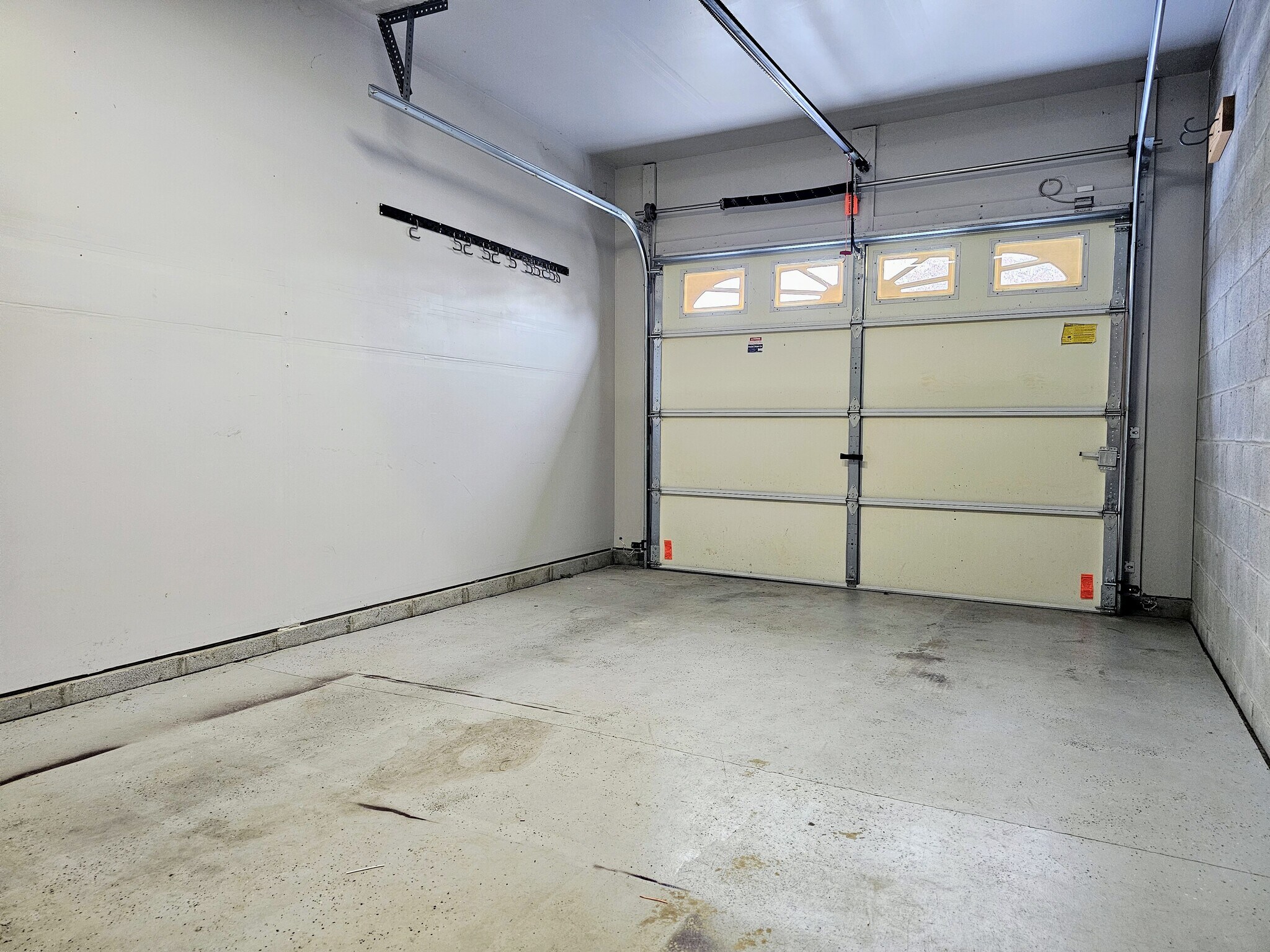 Building Photo - 42 Beverly Dr