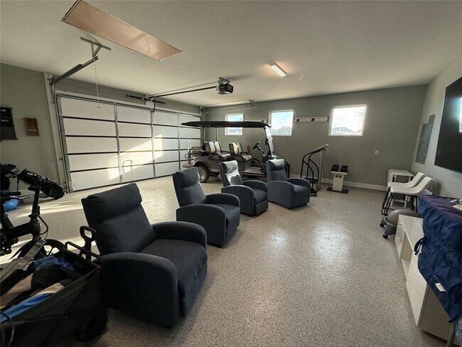 Building Photo - 410 Summit Ridge Dr N