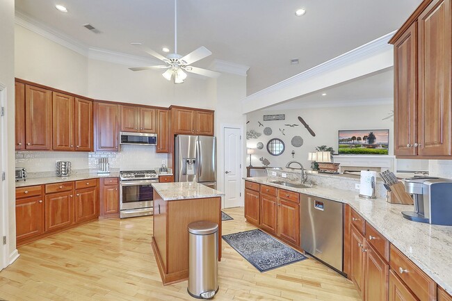 Building Photo - FULLY FURNISHED Mount Pleasant Home! 6 mon...