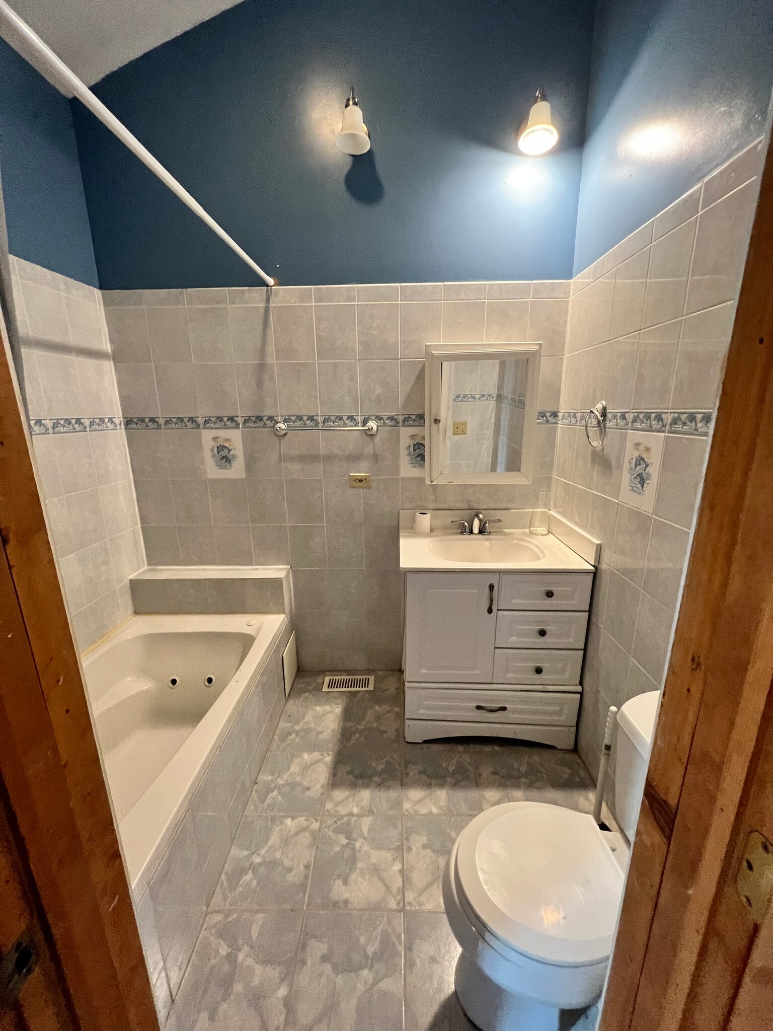 2nd. Floor Bathroom - 1814 W Pershing Rd