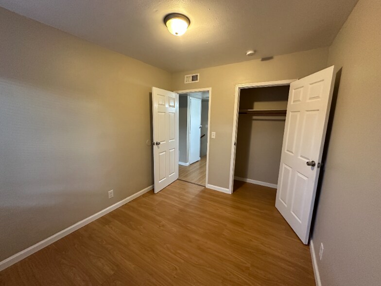 Building Photo - 10275 Mills Station Rd