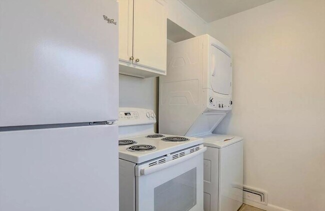 Building Photo - Charming Single-Family Home in Virginia Village, Denver