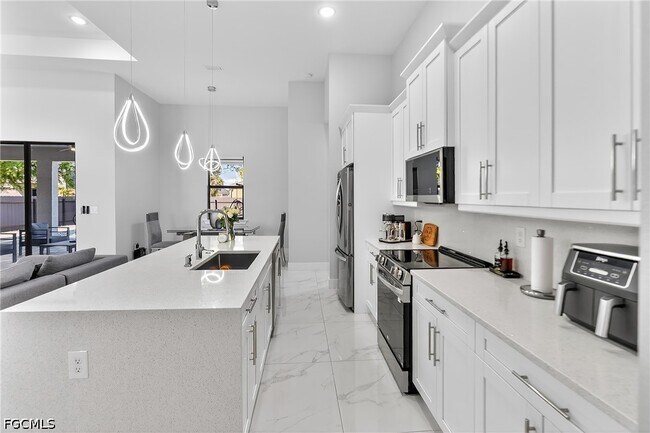 Building Photo - 118 NW 2nd Ave