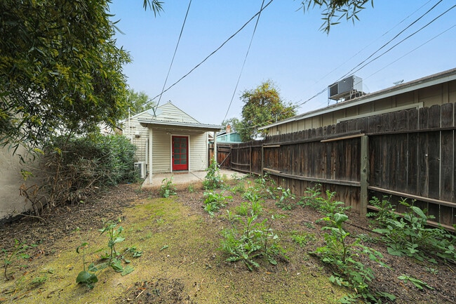 Building Photo - 1023 E Meadowbrook Ave