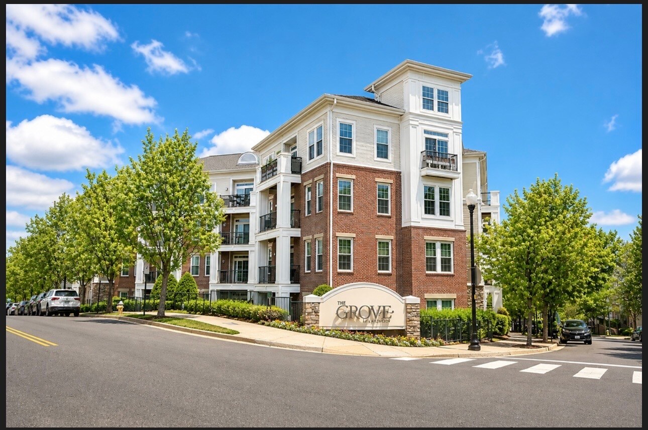 Building Photo - 2465 Army Navy Dr