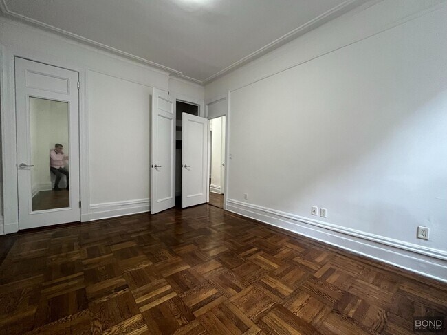 Building Photo - 200 W 58th St