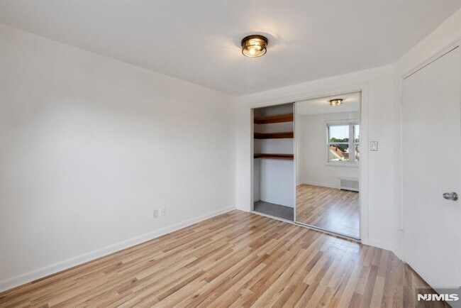 Building Photo - 25 Hastings Ave