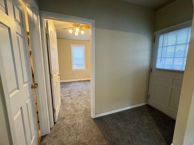 Building Photo - 220 Hill St