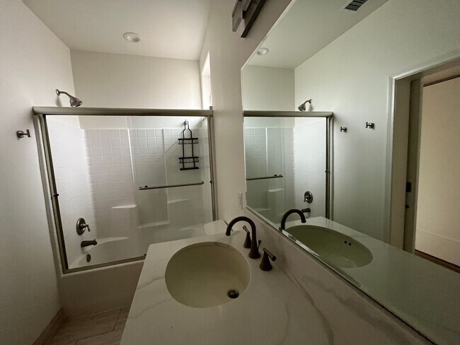 Building Photo - Beachy Montecito Cottage