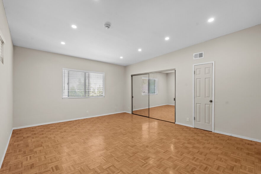 Building Photo - 1559 Winona Blvd