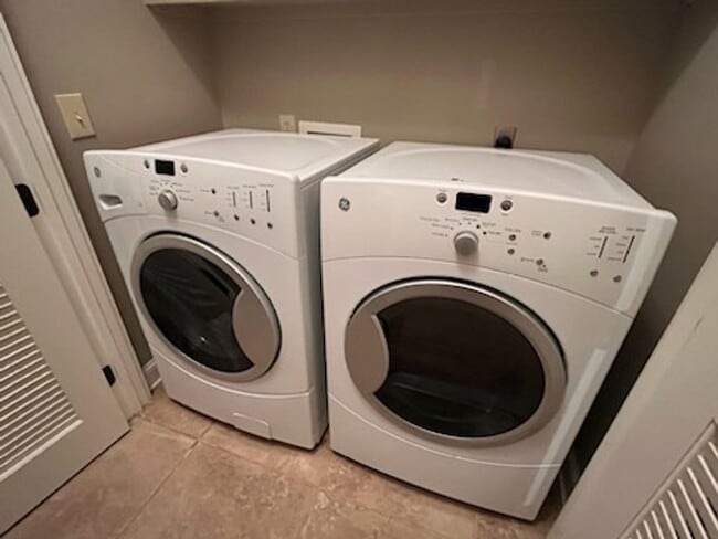 Building Photo - Charming 2-bedroom, 2-bath condo