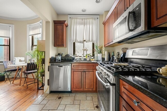 Building Photo - 104 E Brookline St