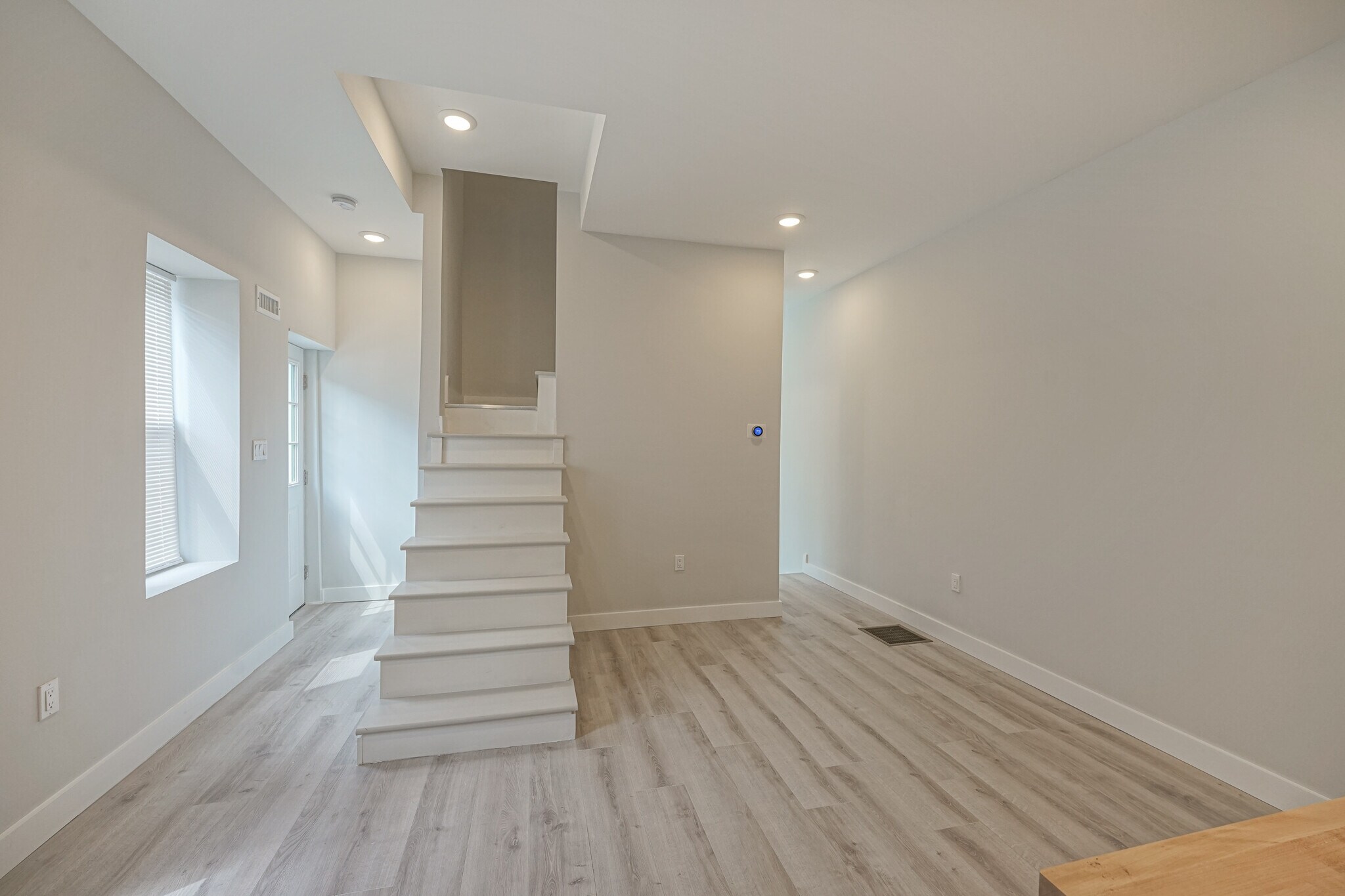 Building Photo - 1653 S Lawrence St