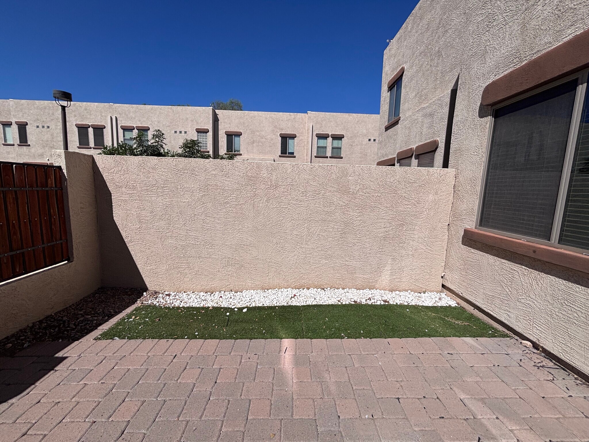 Building Photo - 1886 E Don Carlos Ave